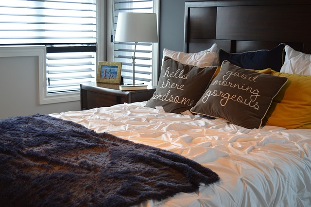 2024 Dowiedz się już teraz jakie sypialniane akcesoria wybrać - poduszki dekoracyjne dla całej Twojej rodziny!